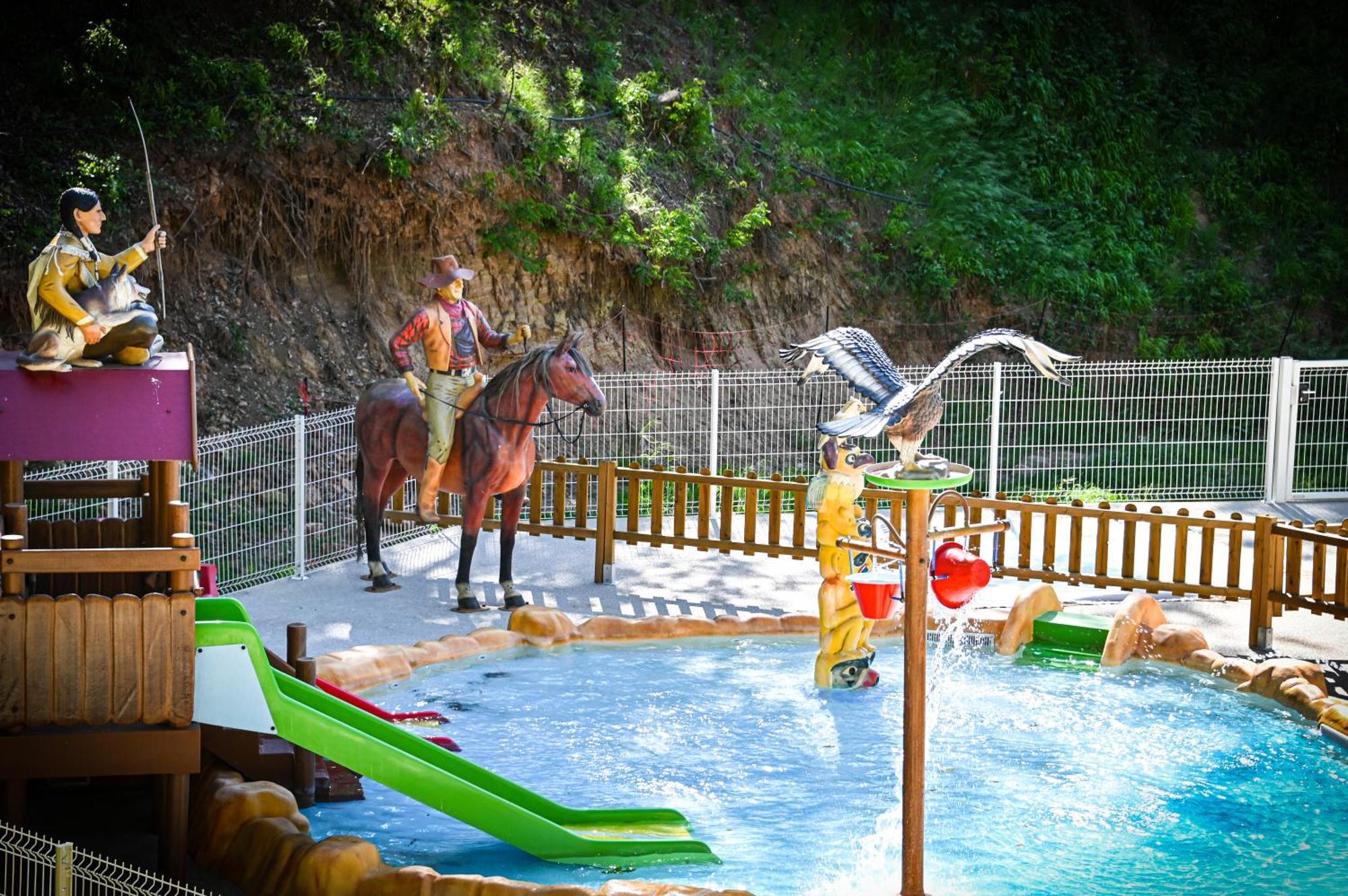 Camping Le Colorado 吕斯特勒 外观 照片
